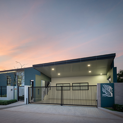 88 Land and House Hillside