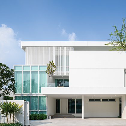 VIVE Ekkamai-Ram Intra